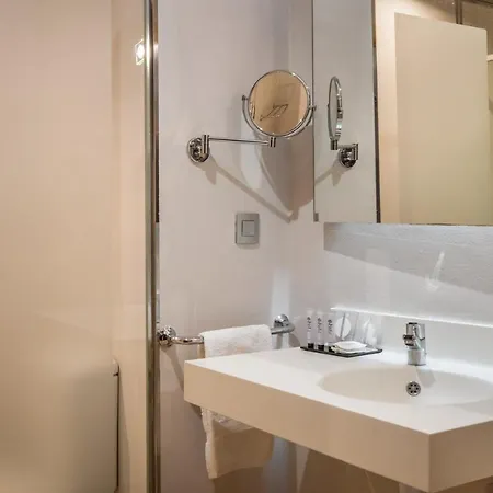 Madanis Hotell 4*
