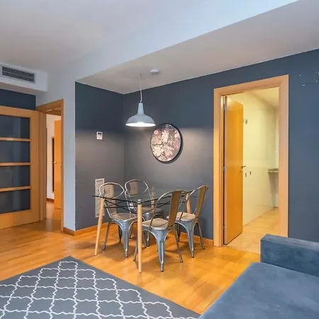 2 Bedroom With Balcony In Eixample 1-1 * Barcellona