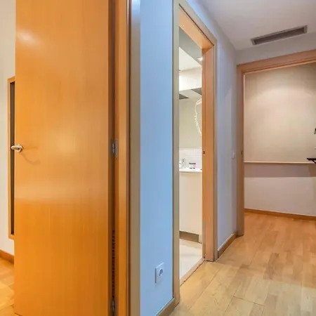 2 Bedroom With Balcony In Eixample 1-1 Appartamento Barcellona