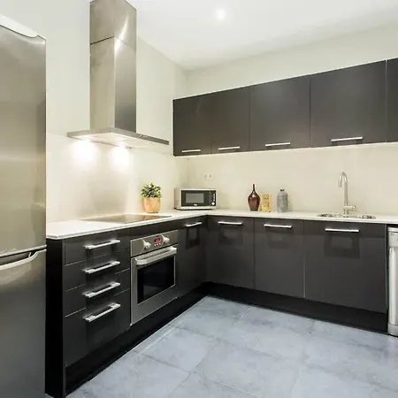 Апартаменты Bright And Modern 4bedroom With Terrace In Ramblas P2 *