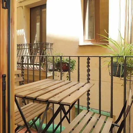 Comfy Cathedral Apartment *