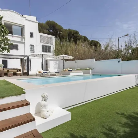 Casa Canyet Con Piscina A Un Paso De Barcelona Y La Playa * Badalona