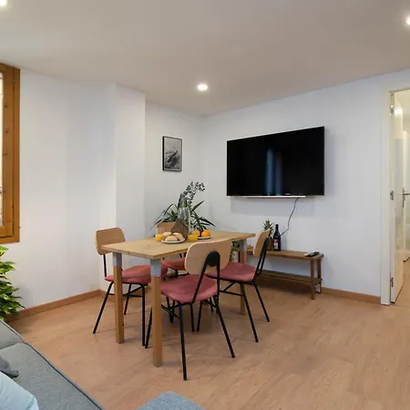 Comfy Cathedral Apartment *
