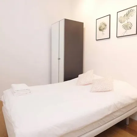 Comfy Cathedral Apartment *