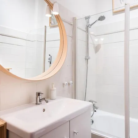 Spacious & Sunny With Terrace In The Center Daire