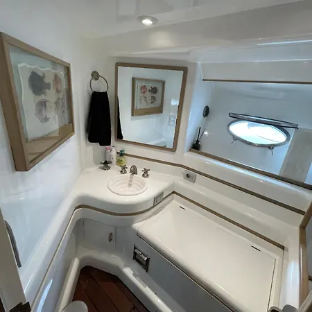 Hotel en barco Yate Stv Barcelona
