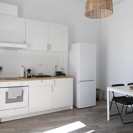- Eixample 1b Apartment *