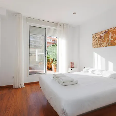 Aparteasy - Private Terrace, 3-bedroom * Barcelona