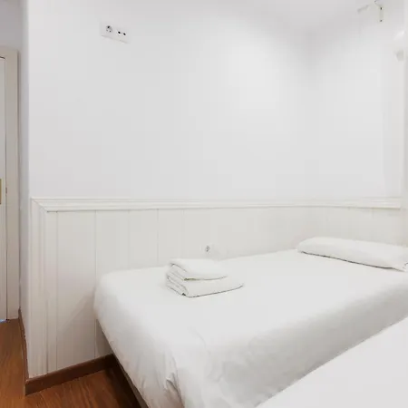 Aparteasy - Private Terrace, 3-bedroom Barcelona