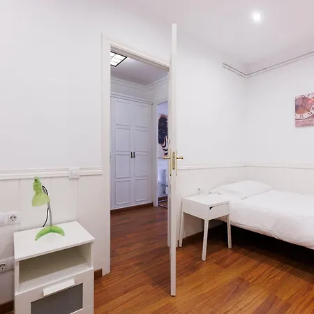 Aparteasy - Private Terrace, 3-bedroom *