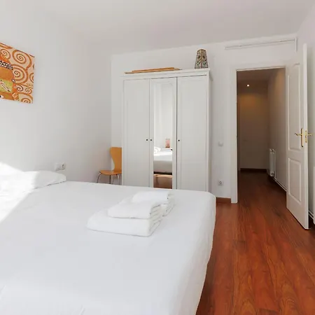 Aparteasy - Private Terrace, 3-bedroom *