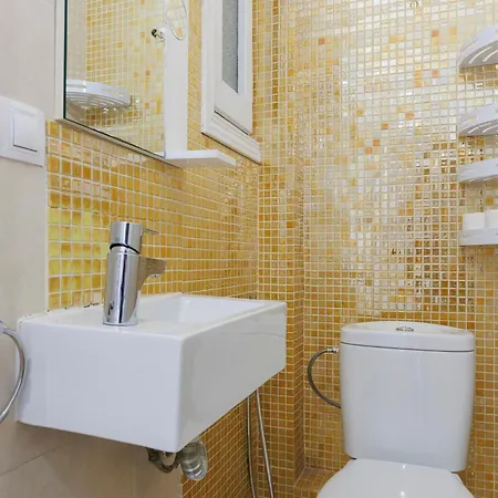 Aparteasy - Private Terrace, 3-bedroom Apartment *