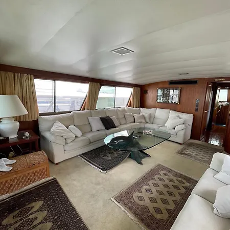 Yacht Our Alissa Botel Sant Adria de Besos