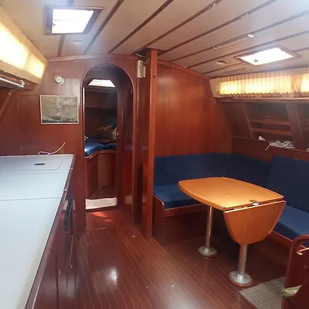 Barcelona Boat Experience *