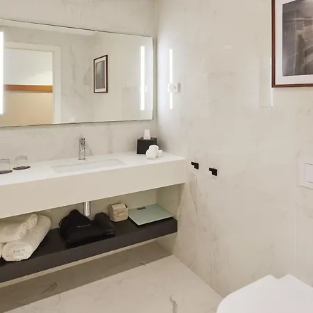 Hotel Via Sants Barcelona, Tapestry Collection By Hilton