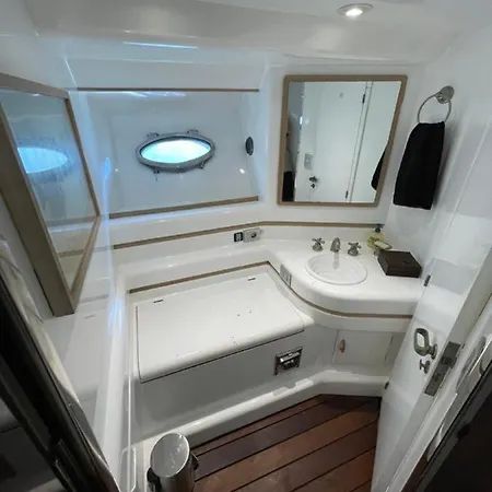 Hotel en barco Yate Stv *