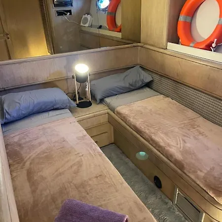Hotel en barco Yate Stv Barcelona
