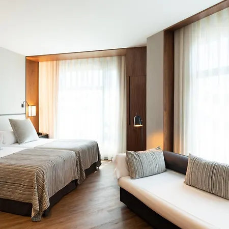 Catalonia Plaza Hotel