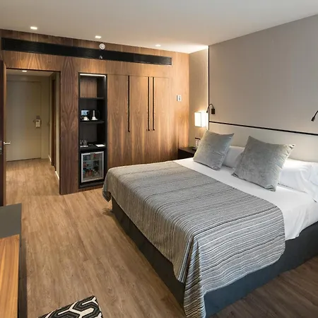 Hotel Catalonia Plaza 4*