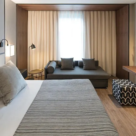 Catalonia Plaza Hotel 4*