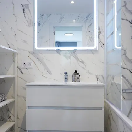 Three Bedroom Two Bathroom Close To Beach *