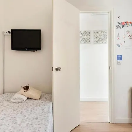 Habitacion Privada En Piso Compartido Junto A La Sagrada Familia Apartamento