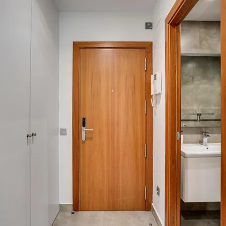 Urban Flats Vallirana Appartement *