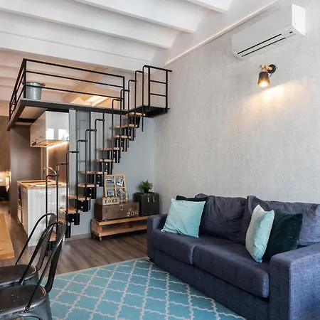 Beautiful Renovated Loft Minutes From The