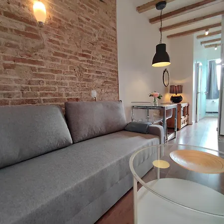 Catalan Comfort Near Sagrada Familia Apartment *