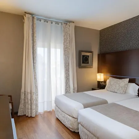 Отель Colonial 4*