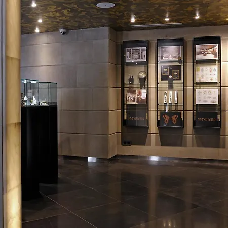 Hotel Bagues, A Small Luxury Of The World
