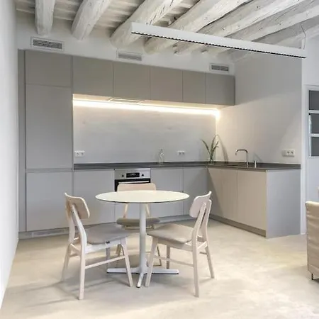 Lively 1 Bdr With Private Terrace Born Lägenhet