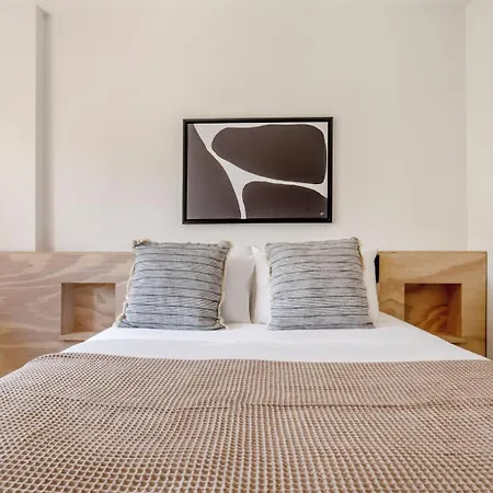 Apartment Poble Sec 3br W Balcony Mountain Views Bcn-109