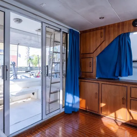 Botel Boat Barcelona *
