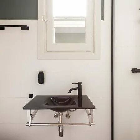 아파트 Spacious Stylish 4-bedroom Modernist