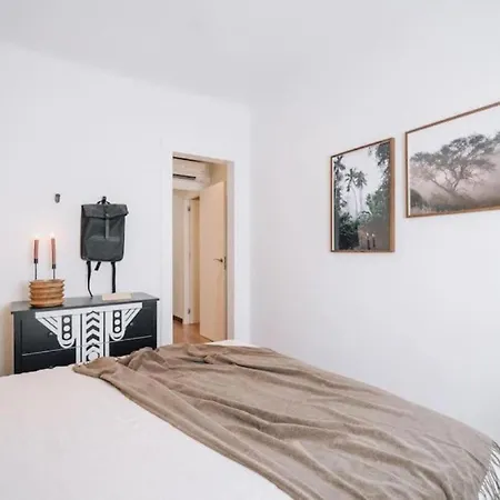 Bolia - 2 Bedroom And Terrace In Eixample Esquerra Apartment