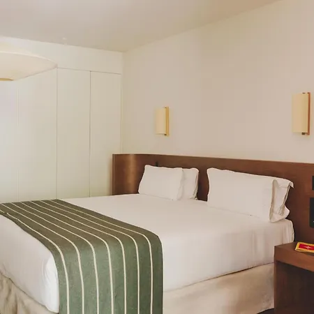 Regina 4*