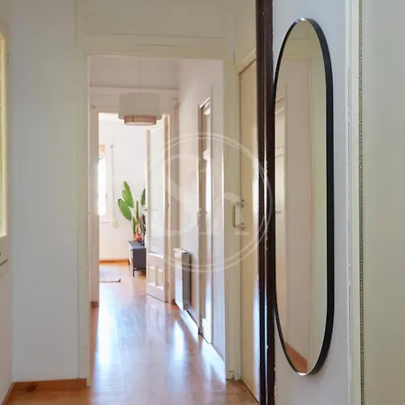 Huge Sagrada Familia Apartment Barcelona
