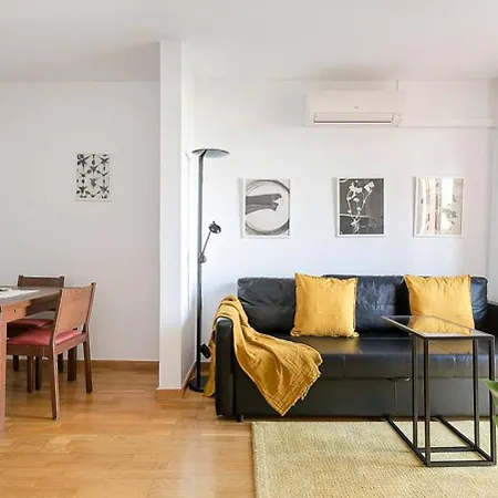 Relax In A Chic In Sants Apartment Barcelona