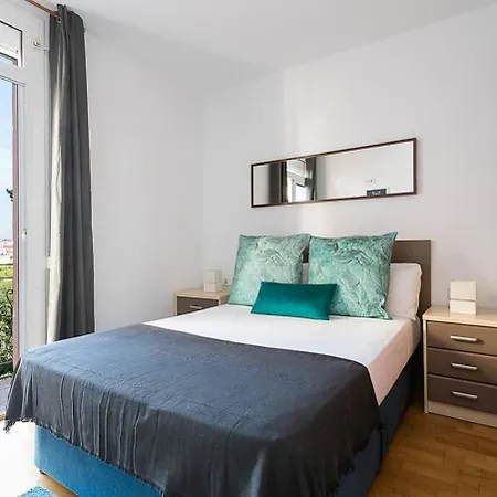 Relax In A Chic In Sants Barcelona