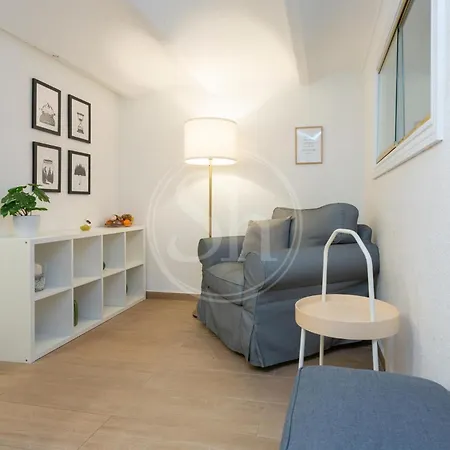 Practico Cerca De Estacion De Sants Apartamento