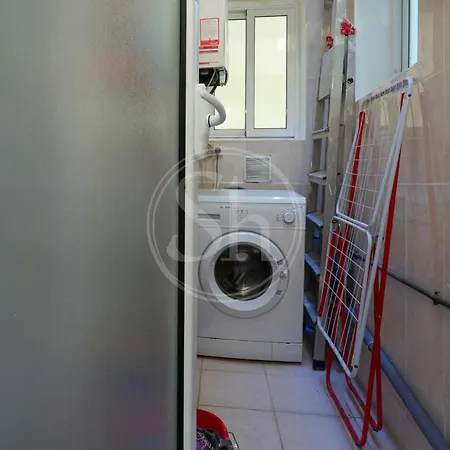 Practico Cerca De Estacion De Sants Apartamento
