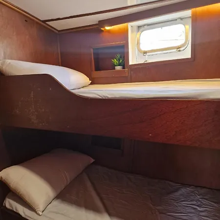 Ботель Classic Boat *