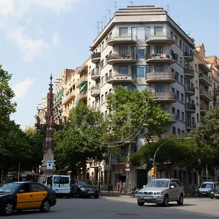 Acogedor Junto A Sagrada Familia *