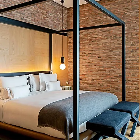 Monument Hotel
