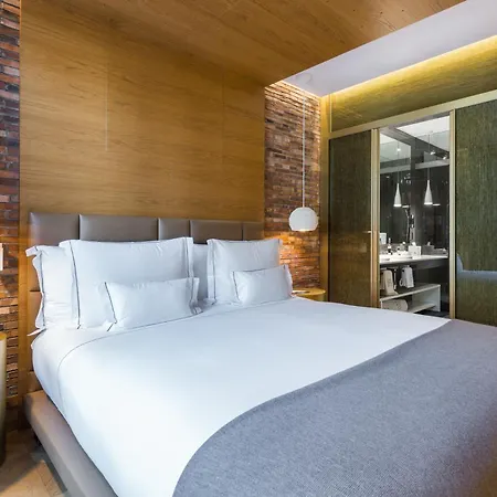 Monument Hotel