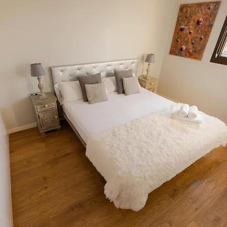 Apartament Atico Con Terraza En El Corazon De *