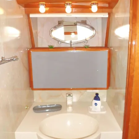 Botel Luxury Boat Barcelona Sant Adria de Besos