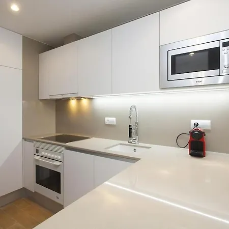 Cozy In Residential Center By Maison Pinata Apartment