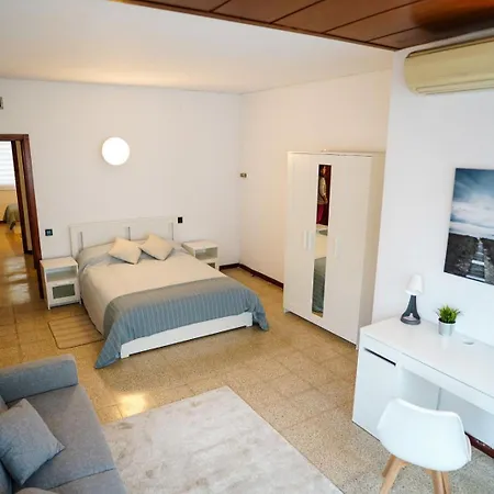 Hostal Privada En Piso Compartido Lepanto